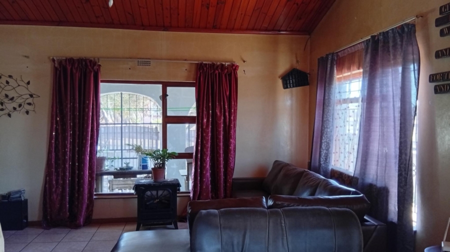 3 Bedroom Property for Sale in Louwville Western Cape